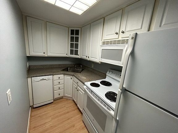 4th image of 122 Main St APT 402