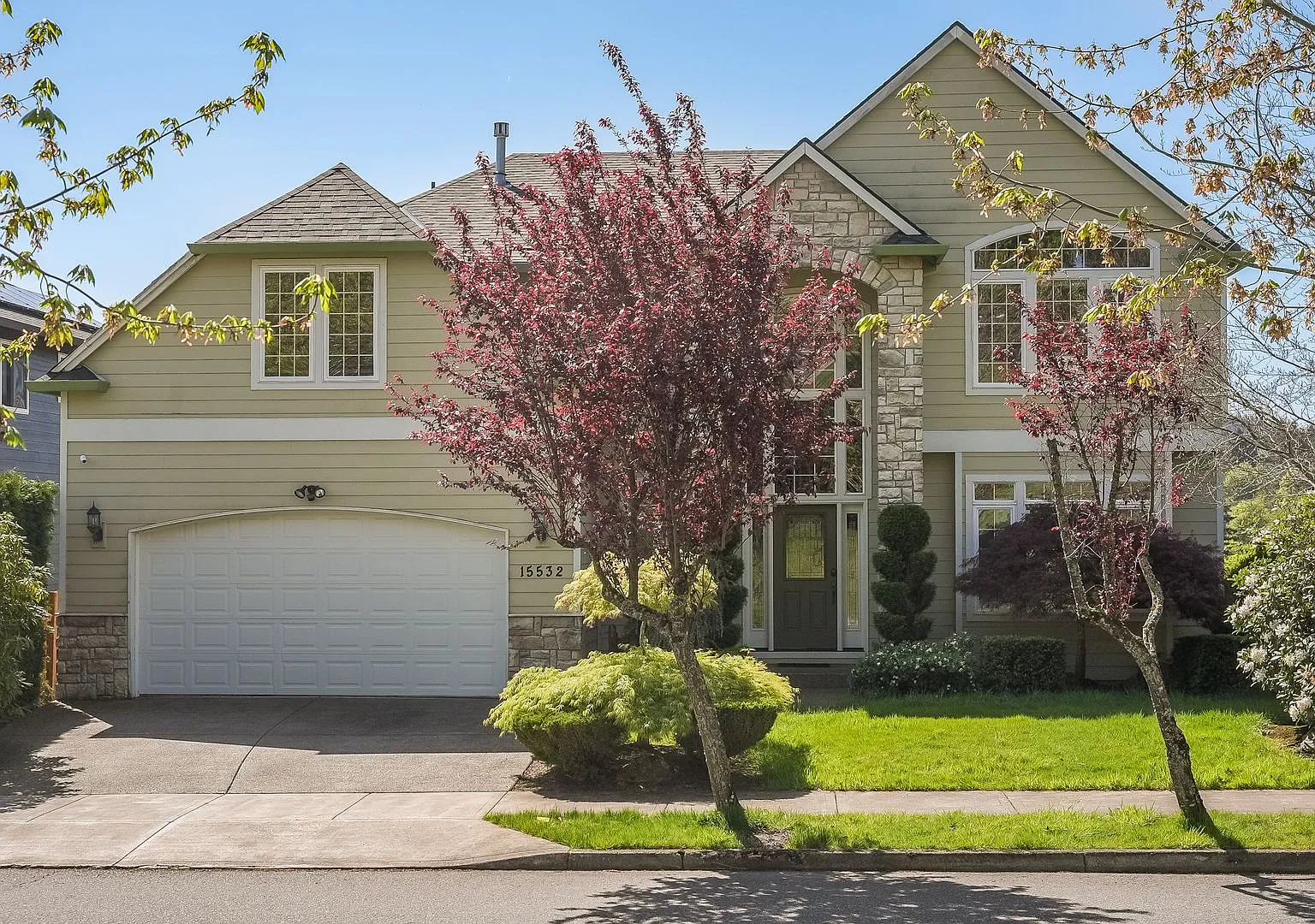 Beautiful 4 Bed, 2.5 Bath Rental Home in Pleasant Valley neighborhood! — Photo 1