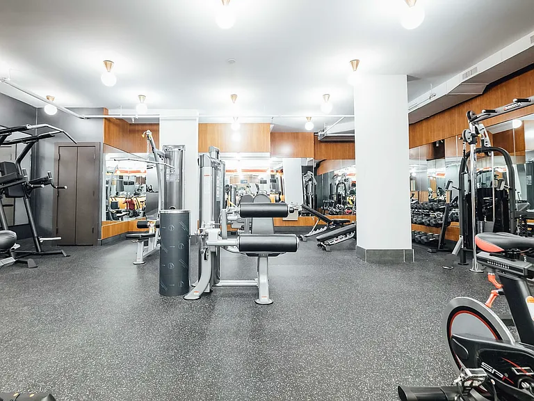 1801 Ocean Ave #3R — Photo 8