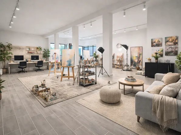 858 W 33rd St, Chicago, IL 60608