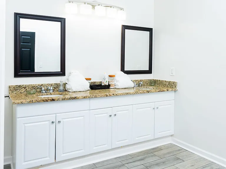 240 W Lake Dr NW — Photo 20
