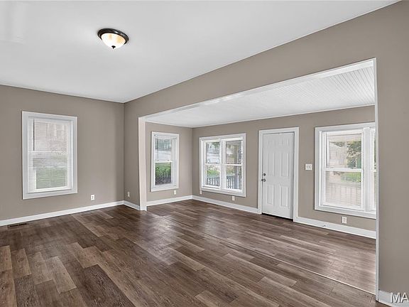 4th image of 7041 Glades Ave