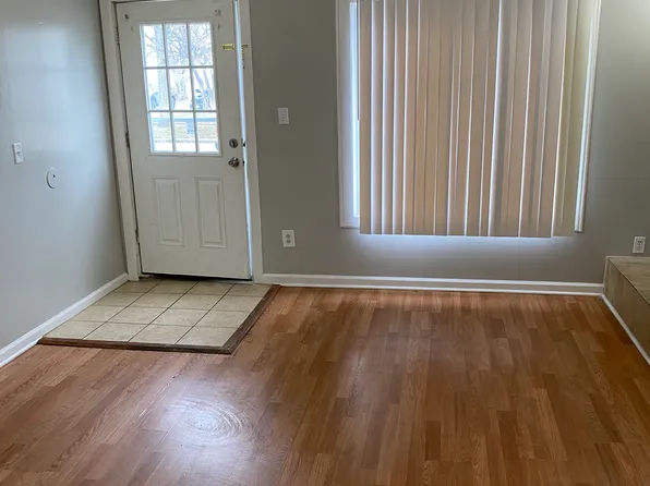 5747 Kingsbury St, Dearborn Heights, MI 48127