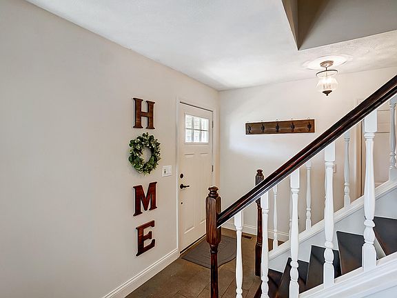 5th image of 1860 Terrace Dr