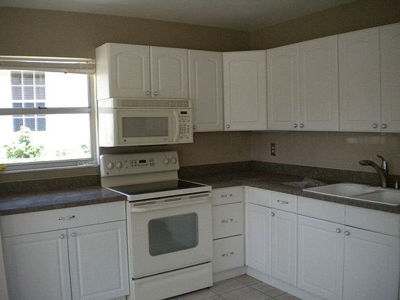 5th image of 673 105th Ave N