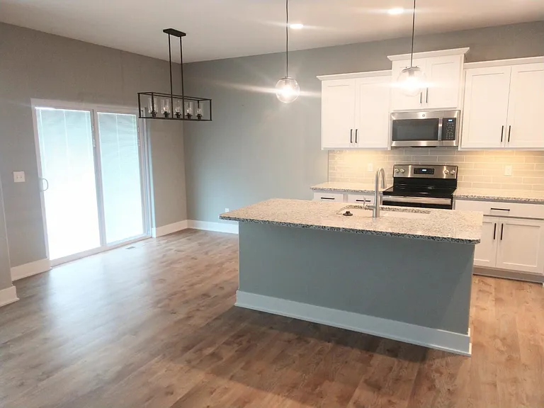 8820 S 81st St — Photo 3
