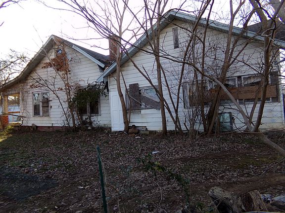 5th image of 826 Church St W