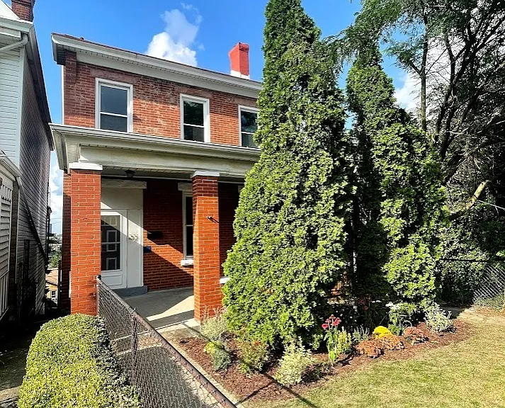221 Orchard Pl — Photo 1