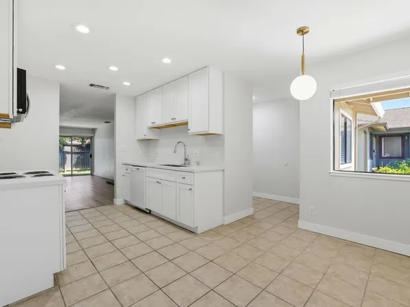 8237 Center Pkwy, Sacramento, CA 95823