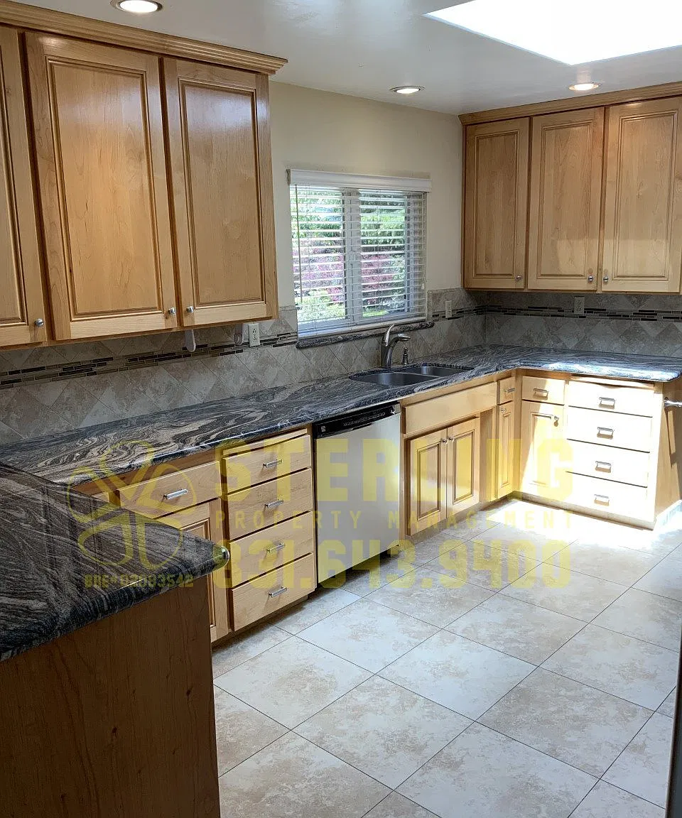 12 Pinehill Way - Monterey — Photo 2