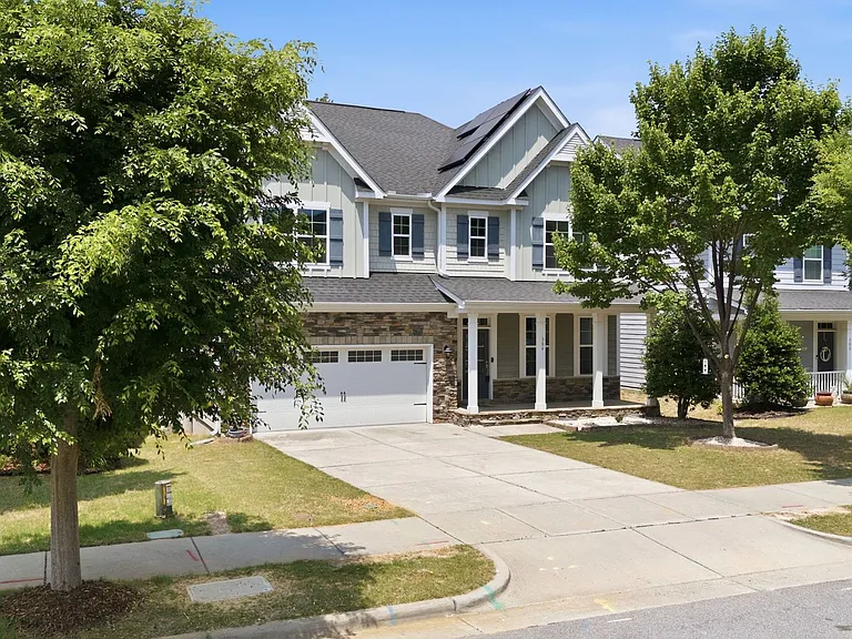 304 Atwood Dr — Photo 3