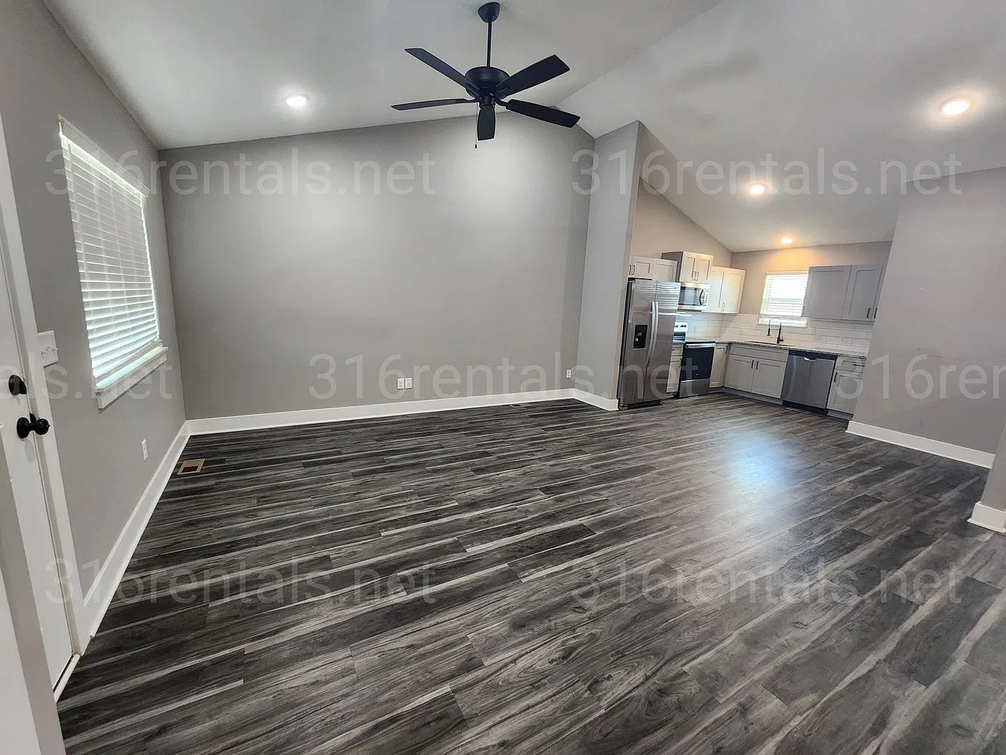5267 N Toben Ct — Photo 2