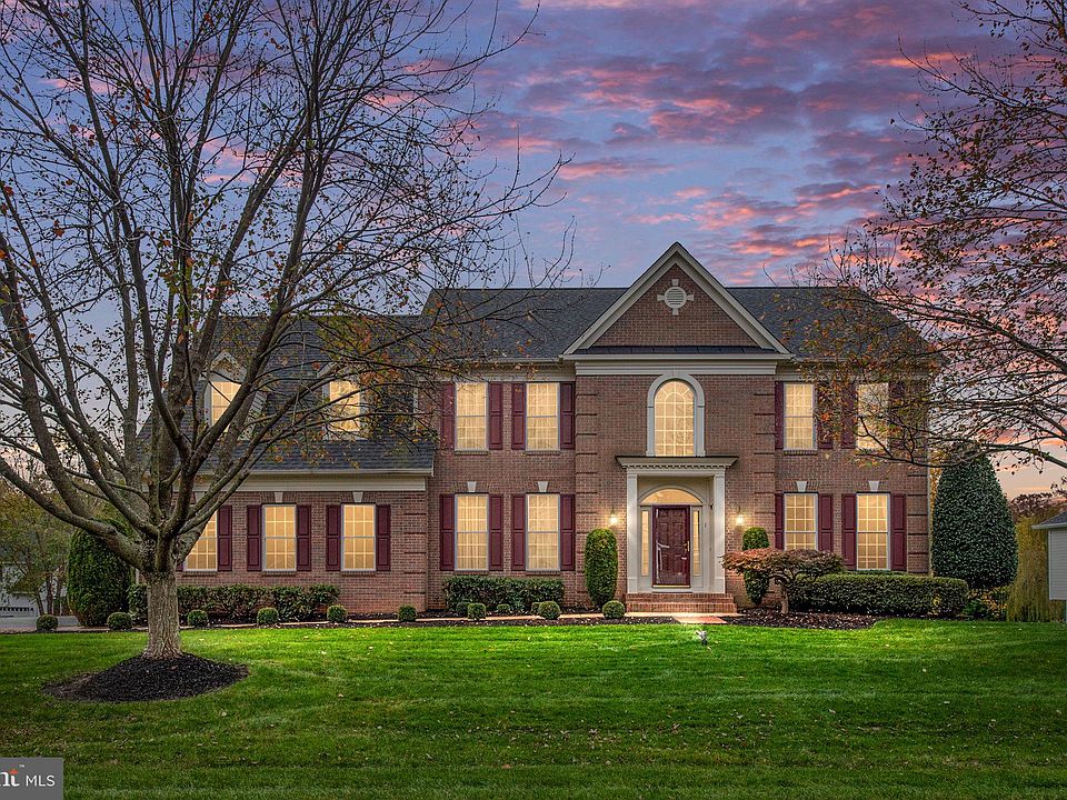 1st image of 1 Rushmore Ln