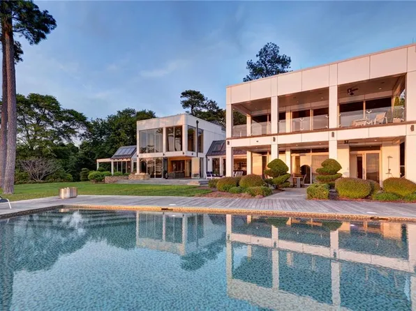 1744 Tyndall Point Ln, Gloucester Point, VA 23062