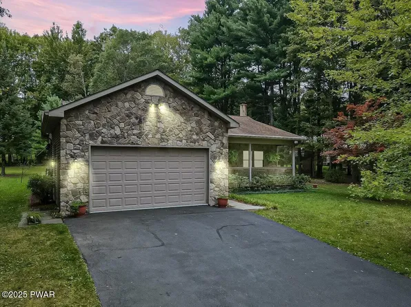 99 Aspen Ridge Dr, Hawley, PA 18428