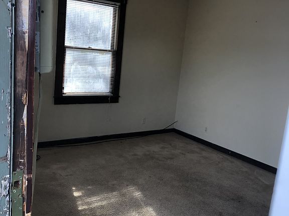 2nd image of 113 Meadow Green Dr APT 21