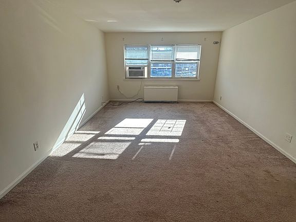 5th image of 803 Cedar Ln APT C