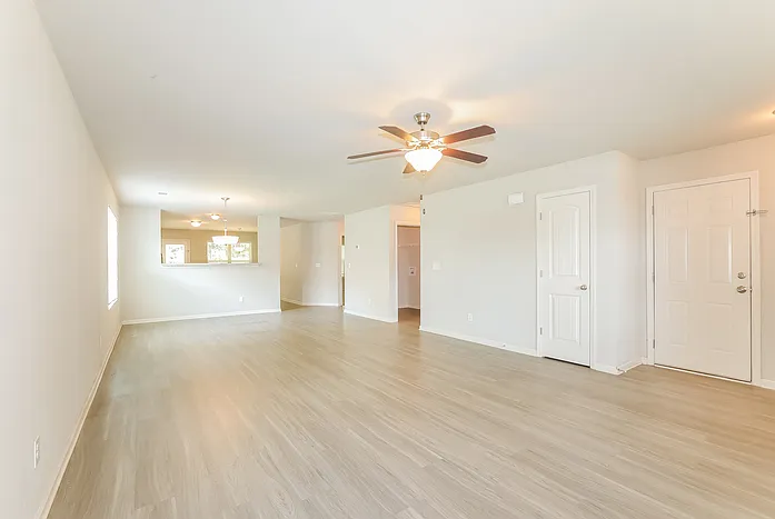 165 Rockingham Dr — Photo 4