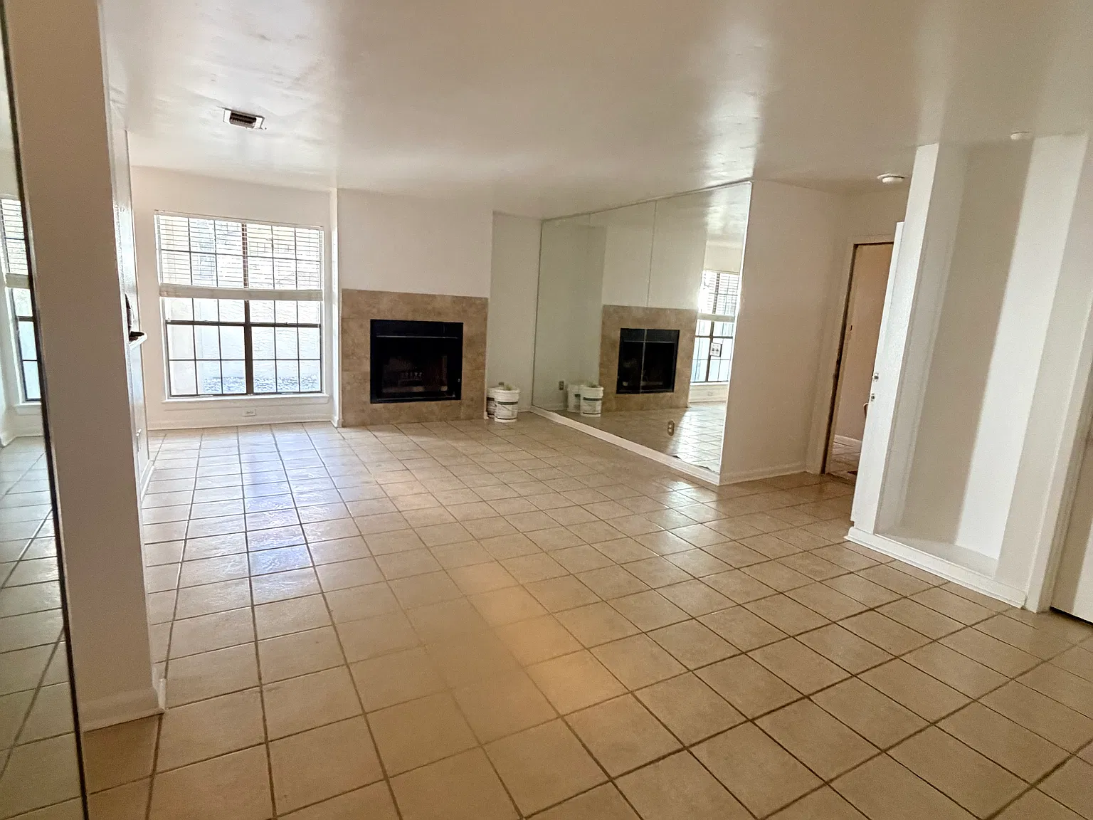 2 bed, 1093 sqft, $1,595 — Photo 4