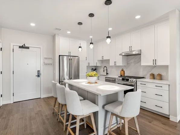 18 Artisan Drive #210, Salem, NH 03079