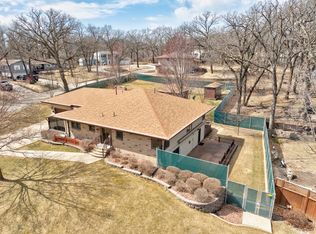 121 Westwood Dr, Estherville, IA 51334