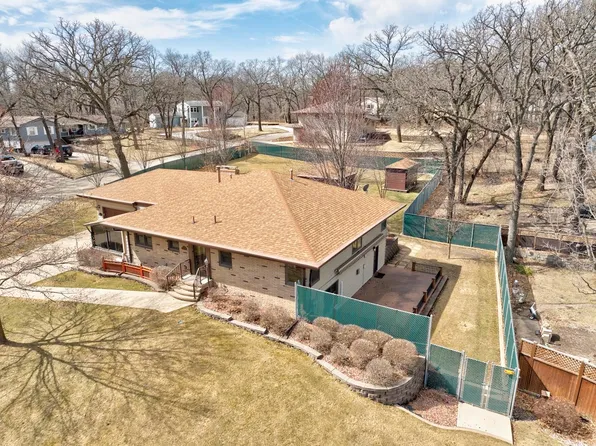 121 Westwood Dr, Estherville, IA 51334