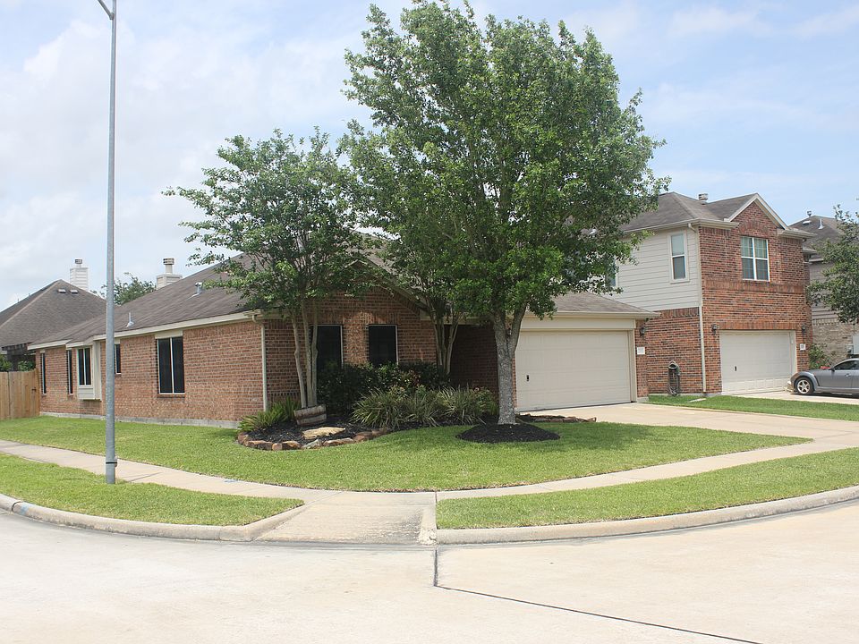 1st image of 2201 Piney Wood Dr