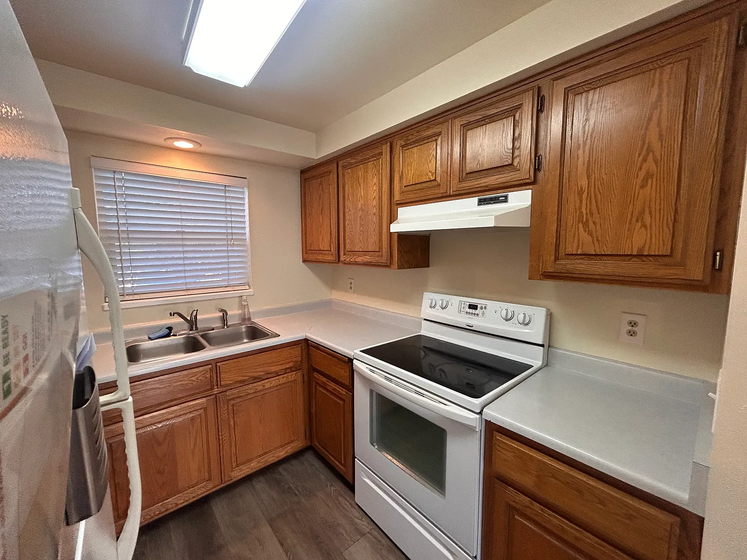 2 bed, 1008 sqft, $1,550 — Photo 2