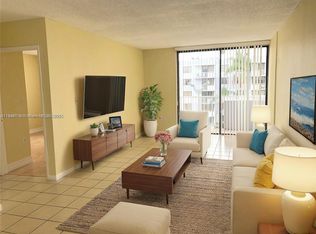 8261 NW 8th St APT 435, Miami, FL 33126
