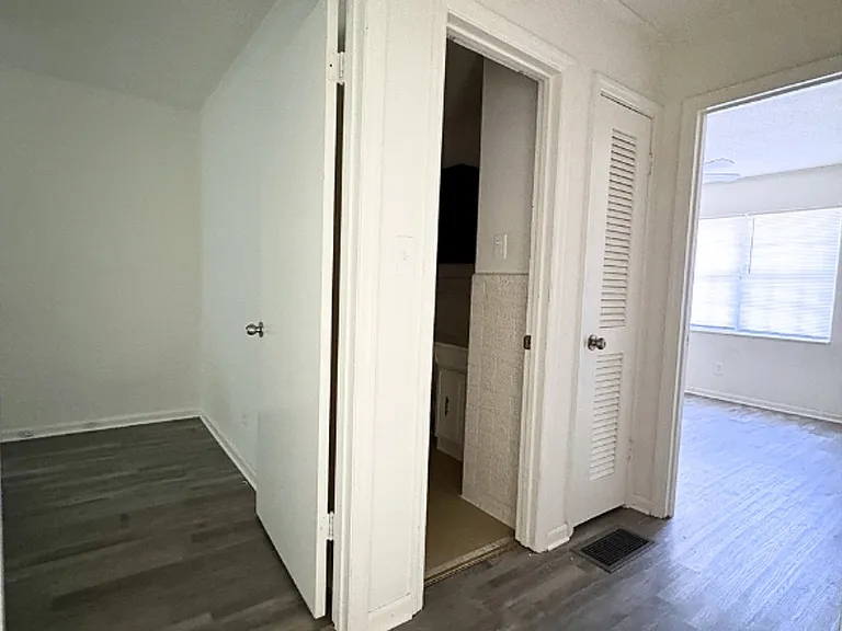 6919-6929 Robinson Dr — Photo 6