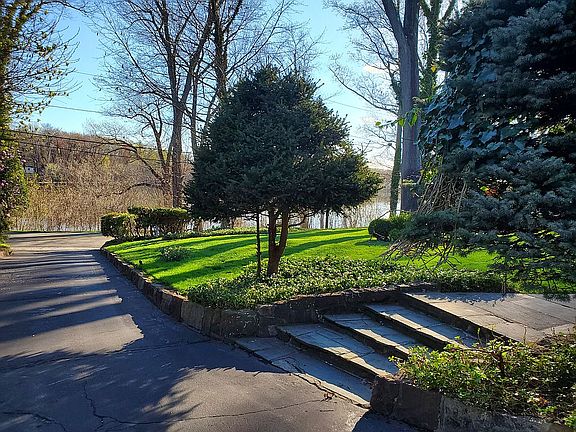 Driveway to Frontside