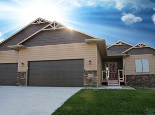 8205 E Willow Glen Cir, Sioux Falls, SD 57110