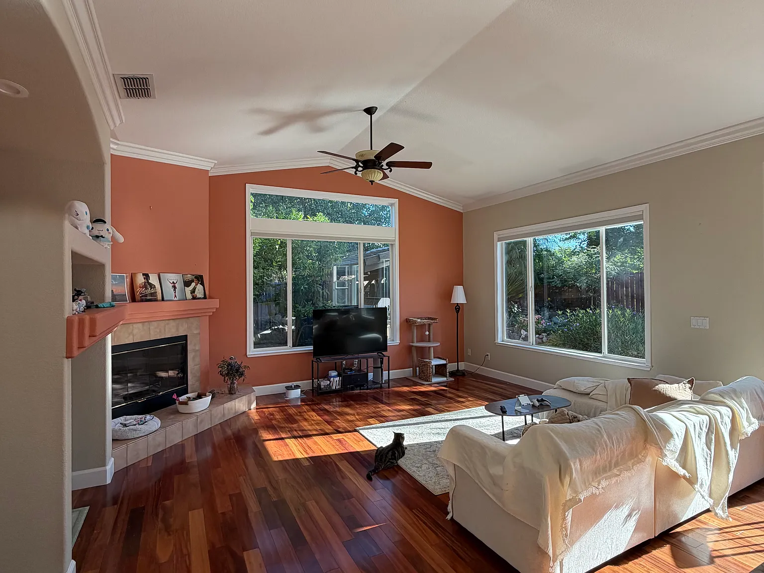 5 bed, 2564 sqft, $3,900 — Photo 2