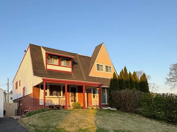 1045 Foster St, Philadelphia, PA 19116