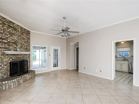 3rd image of 6048 Hillglen Dr