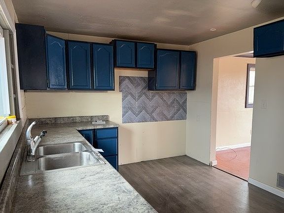 4th image of 2111 Alexander St