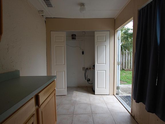 3rd image of 543 Orange Ave