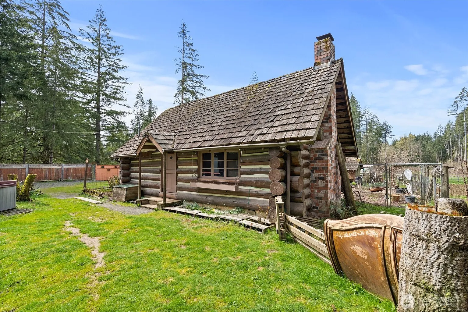 288 Hewitt Road photo 1