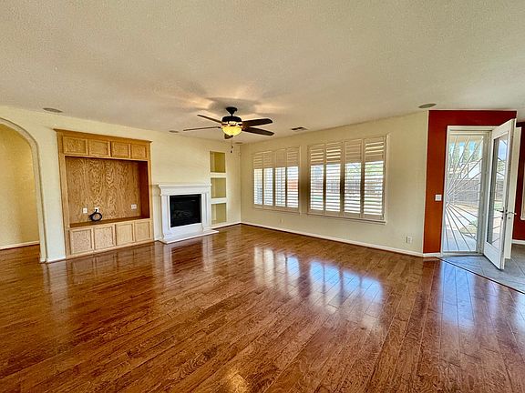 4th image of 2088 Venezia St