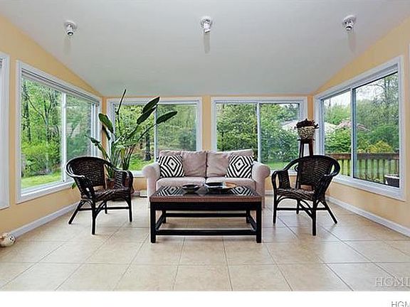 5th image of 6 Birch Ln