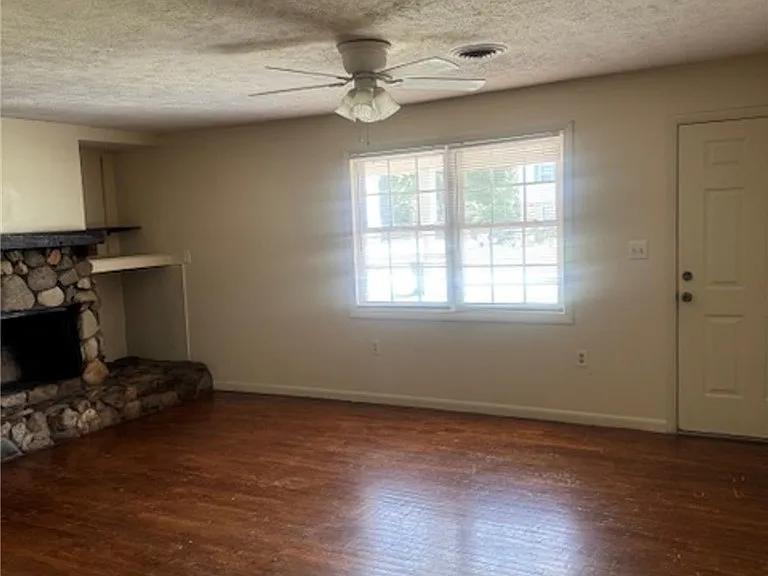 2303 Oak St #B — Photo 5