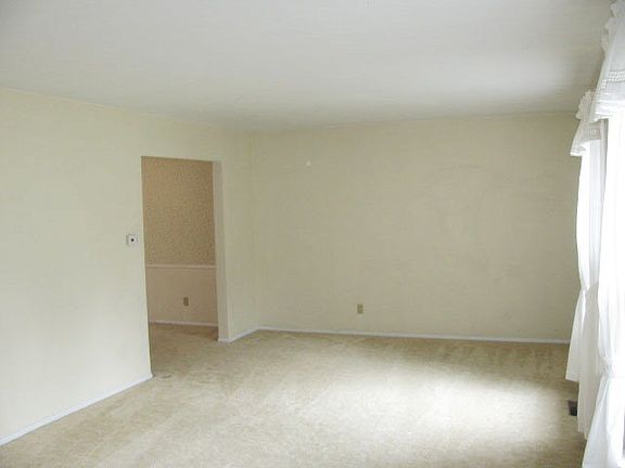 4th image of 1916 Red Oak Dr