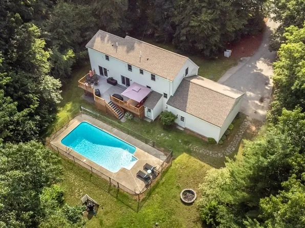 16 Mark St, Hudson, NH 03051