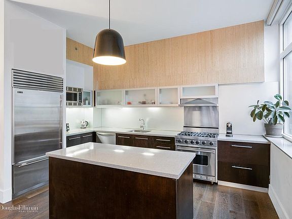 5th image of 25 W Houston St APT 2E