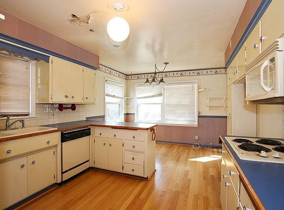 5th image of 82 Wyoming St E
