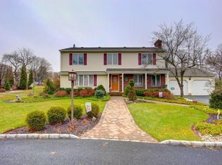 7 Lily Rd, Edison, NJ 08820