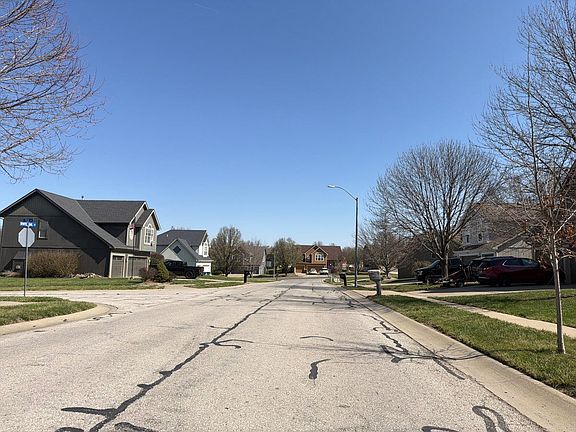4th image of 1810 White Tail Ln