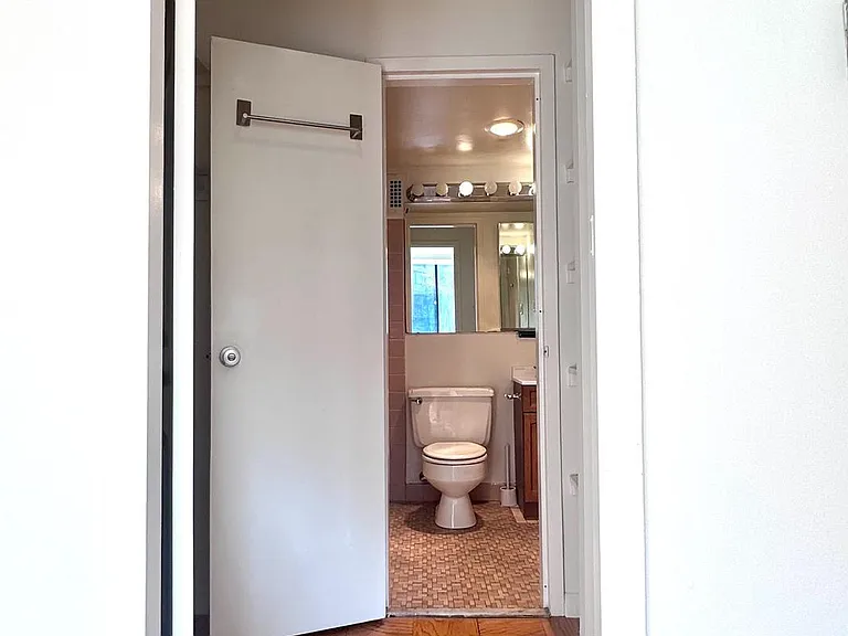 2201 L St NW #205 — Photo 10