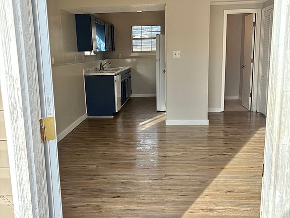4th image of 600 W Timothy Ct APT B