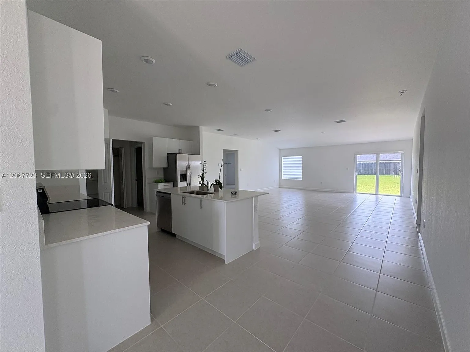 3 bed, 1978 sqft, $3,800 — Photo 4